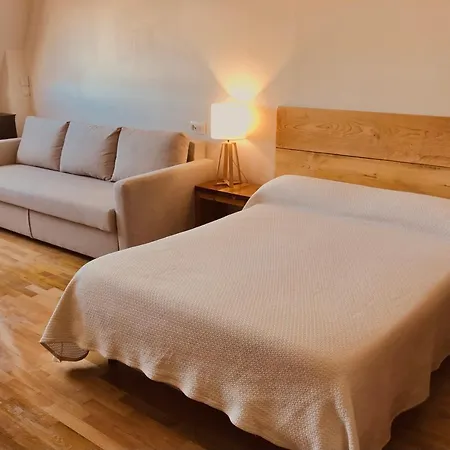 Edificio El Moderno, 1.902 *