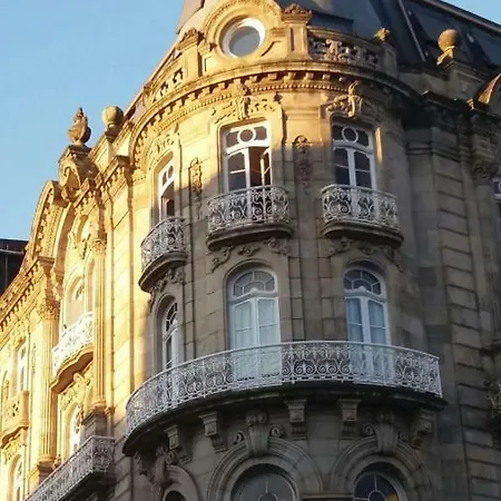 Edificio El Moderno, 1.902 *