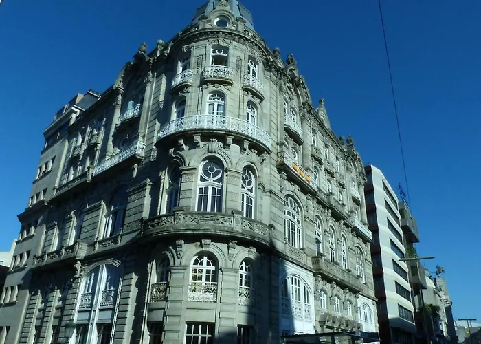 Edificio El Moderno, 1.902 *